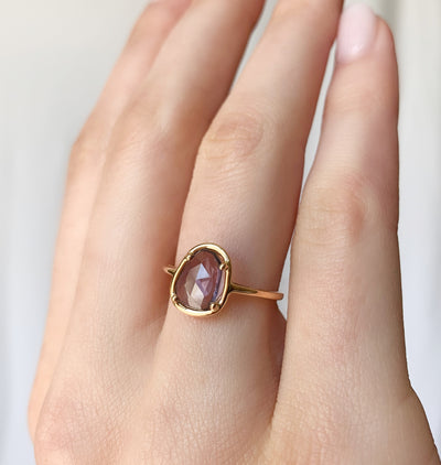 Sapphire Petal Ring "Mini" - plum sapphire