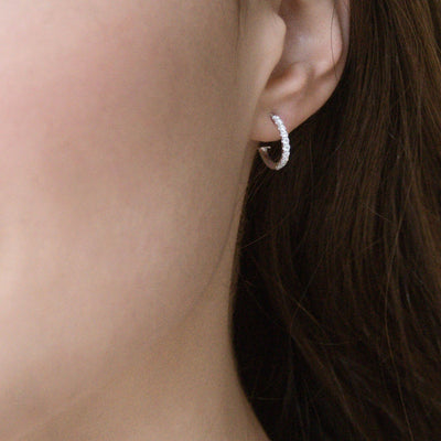 Créoles or blanc, diamants et corail.