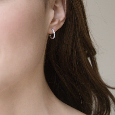 Créoles or blanc, diamants et quartz rose.
