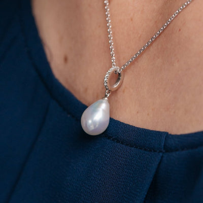 Pendentif en perle, diamants et or blanc
